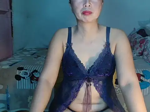 Snapshot of HelenaM chatting on 05/11/26, 03:30 HelenaM online show from 05/11/26, 03:30