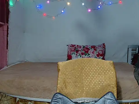 HelenaM online show from 12/17/25, 09:31