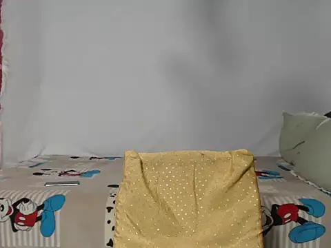 Snapshot of HelenaM chatting on 10/07/25, 01:50 HelenaM online show from 10/07/25, 01:50