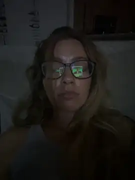 Snapshot of blondebaddi chatting on 10/20/25, 04:36 blondebaddi online show from 10/20/25, 04:36