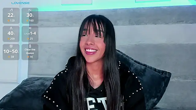 Aleja ruizz online show from 10/18/25, 10:17