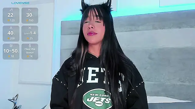 Aleja ruizz online show from 10/17/25, 04:49