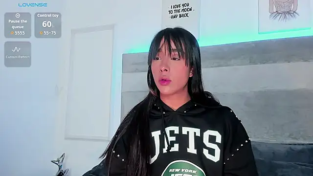 Aleja ruizz online show from 10/17/25, 10:11