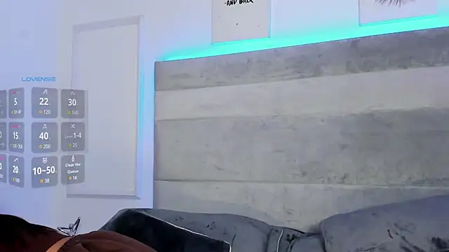 Aleja ruizz online show from 10/29/25, 04:55