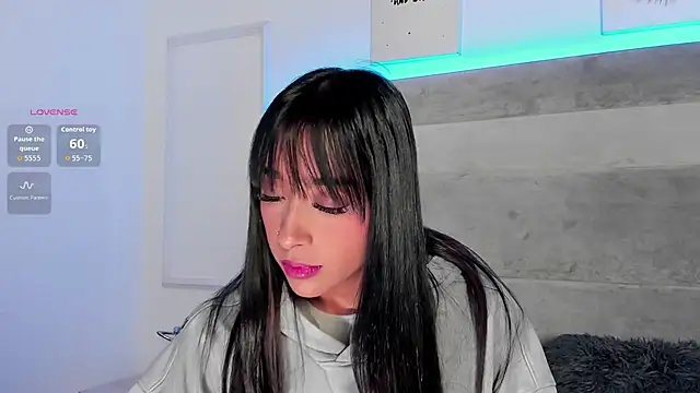 Aleja ruizz online show from 11/20/25, 06:25