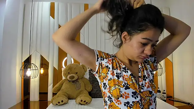 ValeriaPrado online show from 11/10/25, 11:15