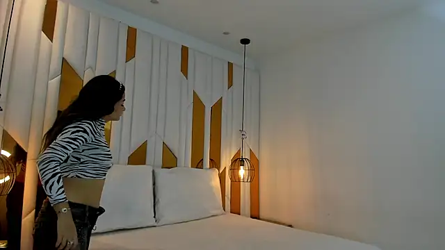 ValeriaPrado online show from 12/16/25, 07:51