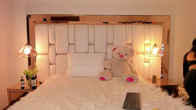 ValeriaPrado online show from 10/03/25, 07:48