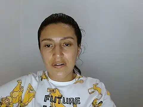 Snapshot of SarahFriendly chatting on 07/13/26, 08:19 SarahFriendly online show from 07/13/26, 08:19
