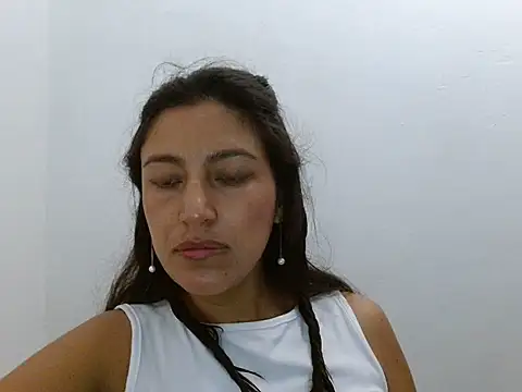 Snapshot of SarahFriendly chatting on 06/20/26, 04:34 SarahFriendly online show from 06/20/26, 04:34