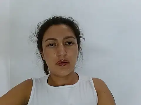 Snapshot of SarahFriendly chatting on 06/16/26, 09:37 SarahFriendly online show from 06/16/26, 09:37