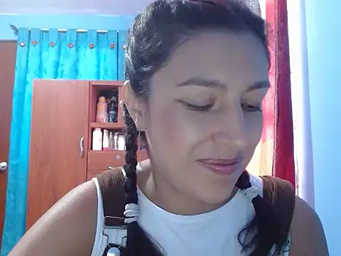 Snapshot of SarahFriendly chatting on 06/23/26, 03:32 SarahFriendly online show from 06/23/26, 03:32