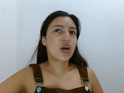 Snapshot of SarahFriendly chatting on 06/10/26, 11:22 SarahFriendly online show from 06/10/26, 11:22