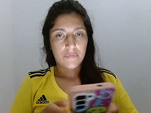 Snapshot of SarahFriendly chatting on 06/18/26, 12:42 SarahFriendly online show from 06/18/26, 12:42