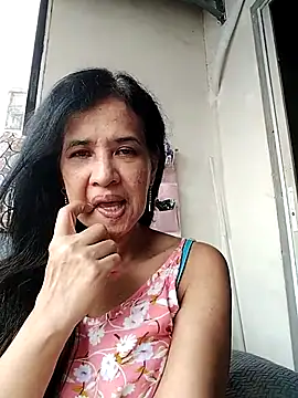 Snapshot of Prettysweetmum chatting on 09/27/25, 05:13 Prettysweetmum online show from 09/27/25, 05:13