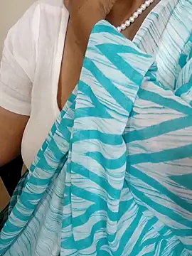 Snapshot of tami_lavanya chatting on 11/11/25, 04:29 tami lavanya online show from 11/11/25, 04:29