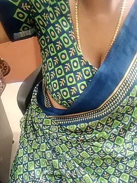 Snapshot of tami_lavanya chatting on 10/31/25, 09:06 tami lavanya online show from 10/31/25, 09:06