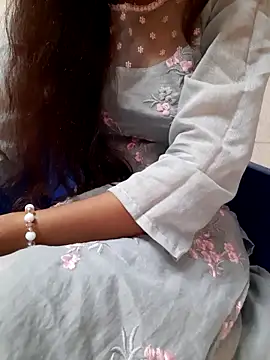 Aarti-kumri online show from 10/11/25, 05:30