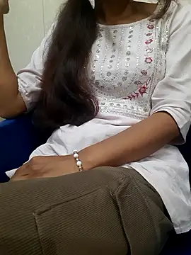Aarti-kumri online show from 10/07/25, 06:14
