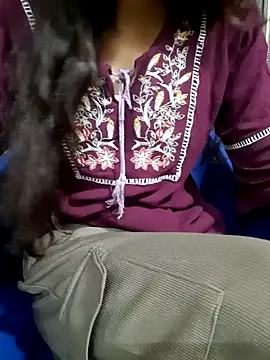 Snapshot of Aarti-kumri chatting on 10/30/25, 04:48 Aarti-kumri online show from 10/30/25, 04:48