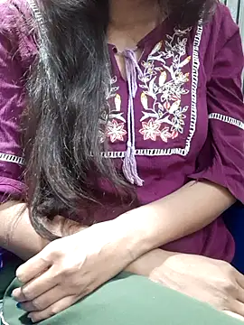 Snapshot of Aarti-kumri chatting on 11/06/25, 03:16 Aarti-kumri online show from 11/06/25, 03:16