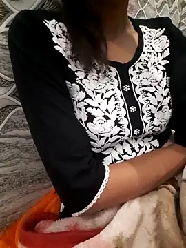 Snapshot of Aarti-kumri chatting on 11/10/25, 04:12 Aarti-kumri online show from 11/10/25, 04:12