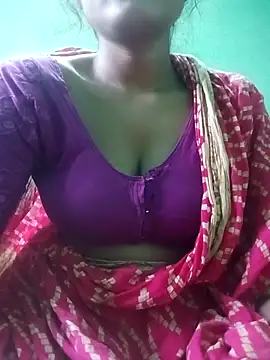 Snapshot of IMOISHY chatting on 10/22/25, 12:32 IMOISHY online show from 10/22/25, 12:32