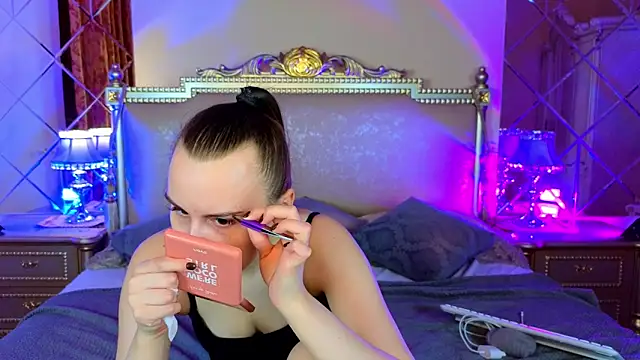 Kelly Cartier online show from 11/26/25, 12:16