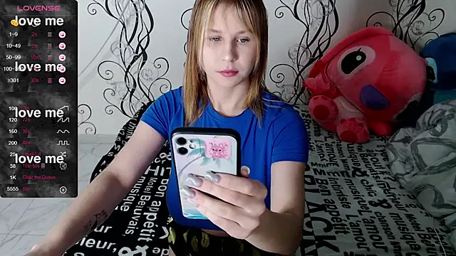 RoyAngela online show from 11/05/25, 10:02