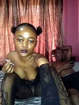 Snapshot of BrownRoxxane6 chatting on 10/08/25, 10:39 BrownRoxxane6 online show from 10/08/25, 10:39