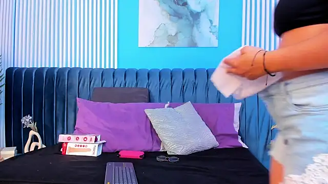 ariannaliss online show from 12/16/25, 06:56