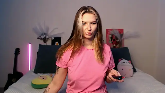 EileenKenner online show from 12/05/25, 05:33