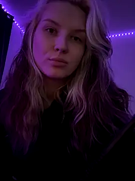 Snapshot of EileenKenner chatting on 10/16/25, 09:01 EileenKenner online show from 10/16/25, 09:01