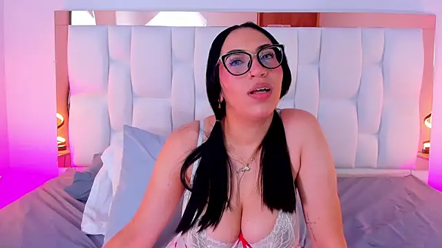 Snapshot of Camille_Juicy chatting on 10/03/25, 12:50 Camille Juicy online show from 10/03/25, 12:50