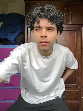 Axel-Mejia online show from 11/04/25, 12:53