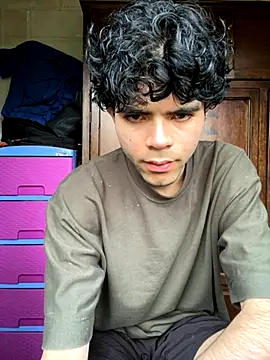 Axel-Mejia online show from 11/06/25, 01:48