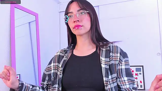 Snapshot of Aryane_art_ chatting on 10/21/25, 07:35 Aryane art online show from 10/21/25, 07:35