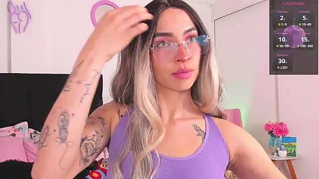 Snapshot of Aryane_art_ chatting on 11/12/25, 01:32 Aryane art online show from 11/12/25, 01:32