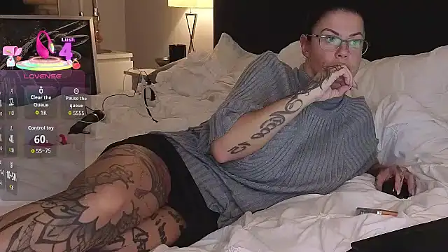 sexygilf82 online show from 10/05/25, 09:16