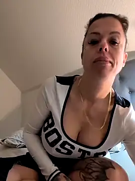 sexygilf82 online show from 11/27/25, 12:11