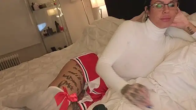 sexygilf82 online show from 09/26/25, 09:10