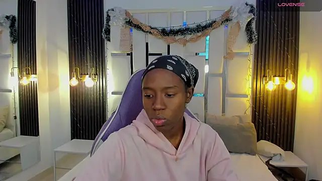 Snapshot of _emma_willliams_ chatting on 12/05/25, 01:32 emma willliams online show from 12/05/25, 01:32