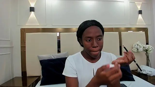 Snapshot of _emma_willliams_ chatting on 11/22/25, 09:35 emma willliams online show from 11/22/25, 09:35