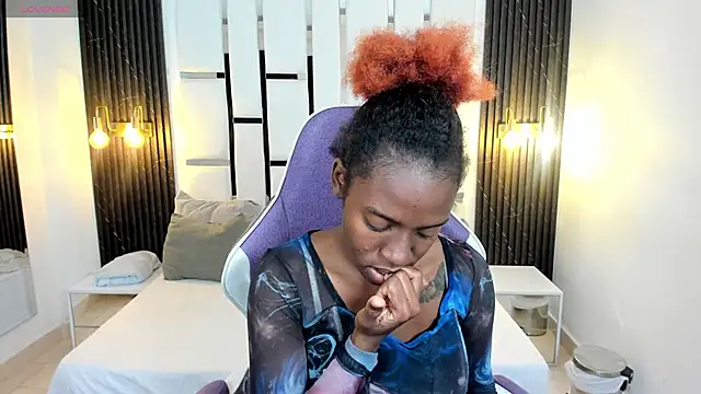 Snapshot of _emma_willliams_ chatting on 11/12/25, 01:59 emma willliams online show from 11/12/25, 01:59