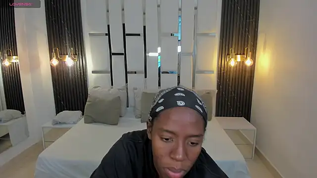 Snapshot of _emma_willliams_ chatting on 11/25/25, 01:33 emma willliams online show from 11/25/25, 01:33