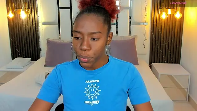 Snapshot of _emma_willliams_ chatting on 12/18/25, 01:37 emma willliams online show from 12/18/25, 01:37