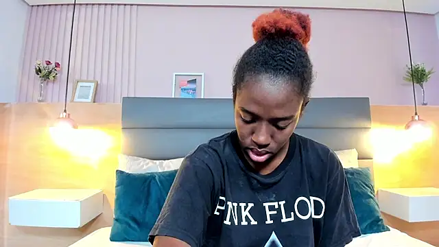 Snapshot of _emma_willliams_ chatting on 10/28/25, 02:16 emma willliams online show from 10/28/25, 02:16