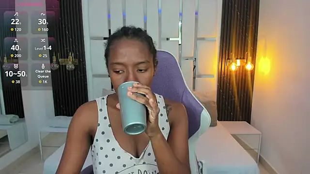 Snapshot of _emma_willliams_ chatting on 11/28/25, 01:55 emma willliams online show from 11/28/25, 01:55