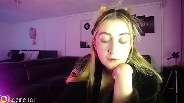 Snapshot of Saraa-Smith chatting on 11/07/25, 07:40 Saraa-Smith online show from 11/07/25, 07:40