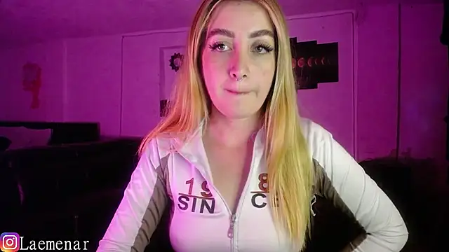 Snapshot of Saraa-Smith chatting on 11/06/25, 03:43 Saraa-Smith online show from 11/06/25, 03:43